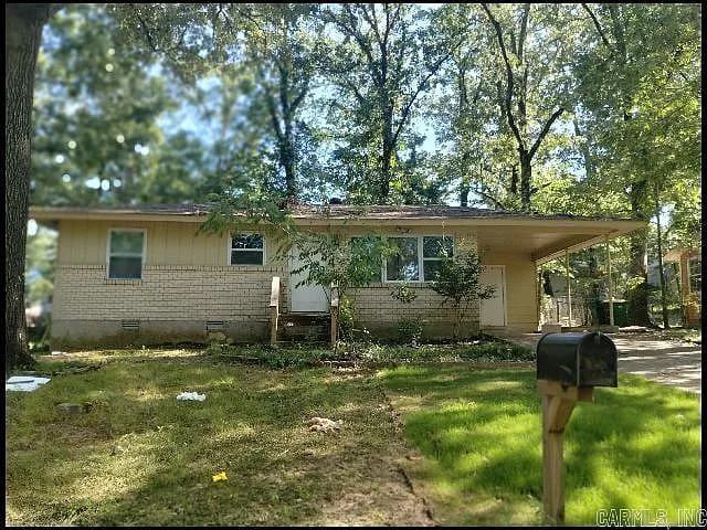 3 bed, 1.0 bath, 900 sqft, $945 — Photo 1