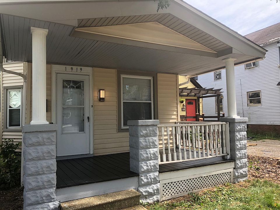 1st image of 1919 W 48th St