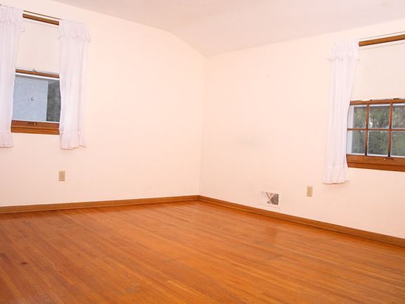 5th image of 1245 Hamline Ave N