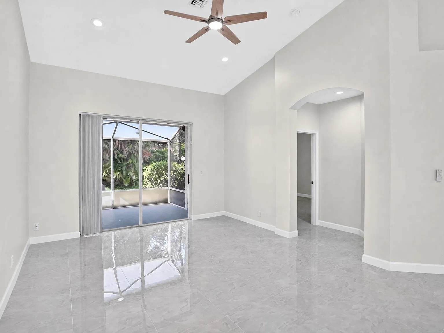 3 bed, 2.0 bath, 1570 sqft, $3,500 — Photo 4
