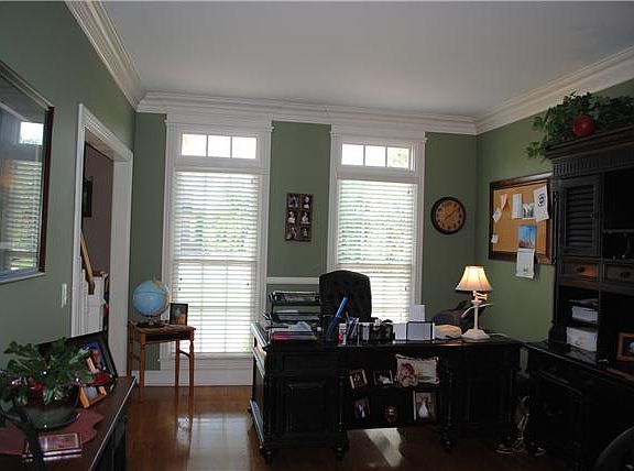 4th image of 979 Bluejay Way