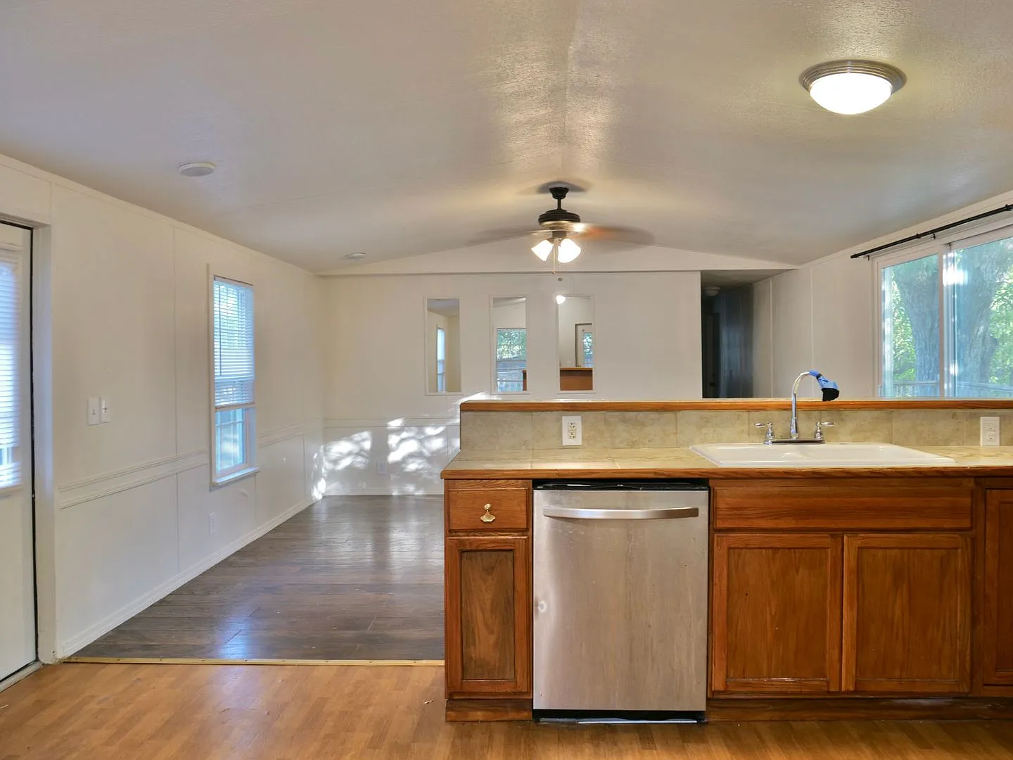 Recently Refreshed 2 - Bedroom HOme with Large Deck and Shaded Yard — Photo 4