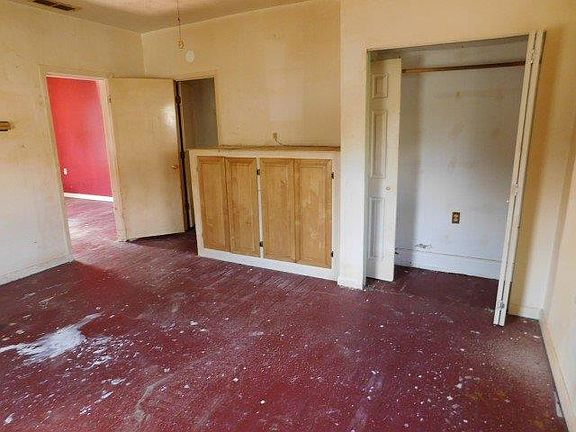 5th image of 113 Lorraine Ave