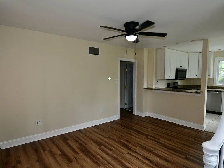 11 Massachusetts Ave — Photo 3