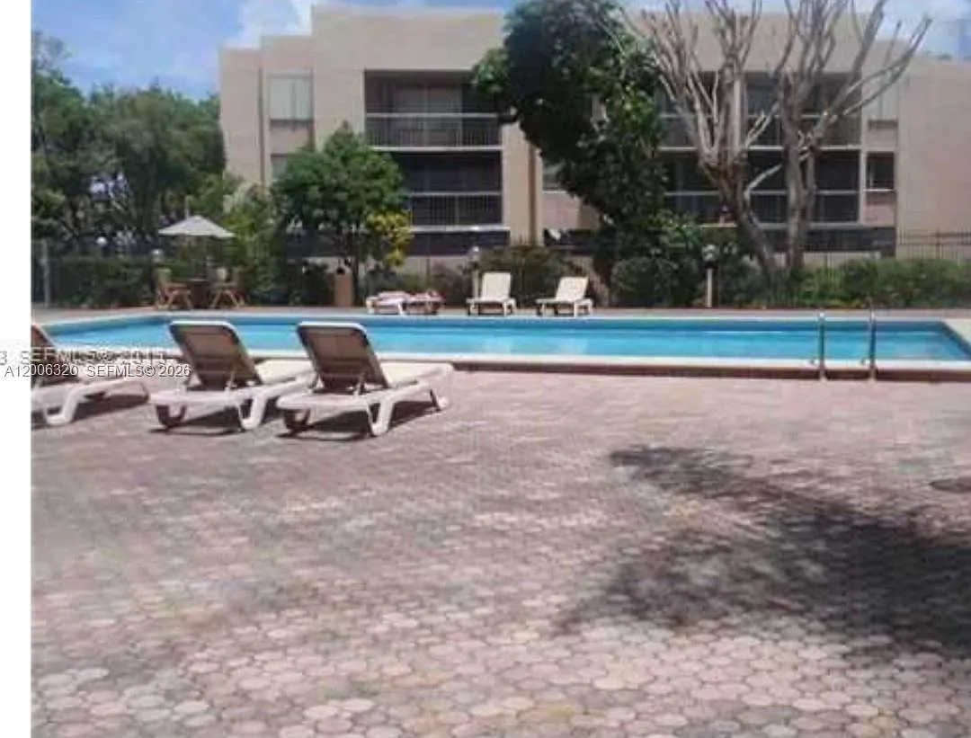 2 bed, 1060 sqft, $2,100 — Photo 3