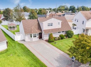 79 Stonecutter Rd, Levittown, NY 11756