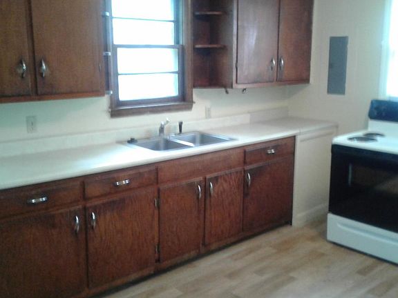 2nd image of 157 Buckingham Ave