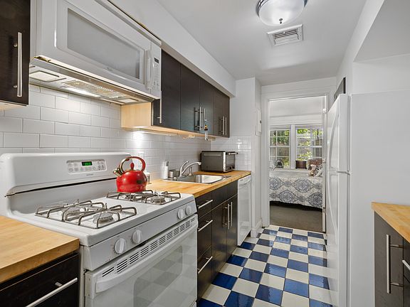 3rd image of 236 Dean St #1