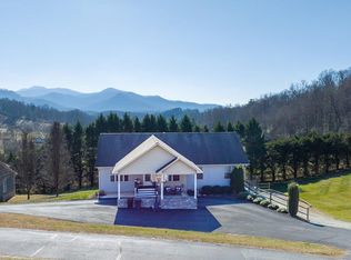 110 Carolina Crest Dr, Franklin, NC 28734