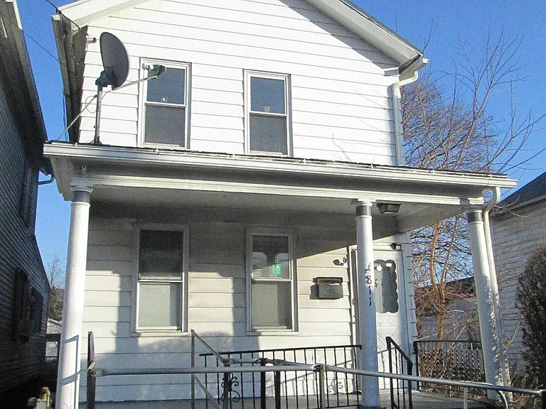 811 Cedar Ave — Photo 1