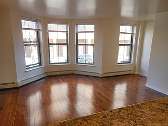 Rented by R New York