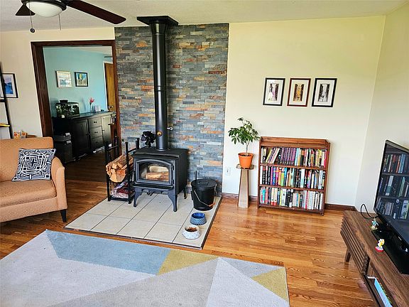 5th image of 10338 Hall Ave