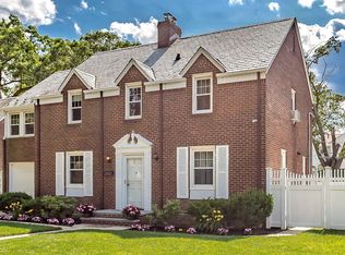 9 Maryland Ave, Freeport, NY 11520