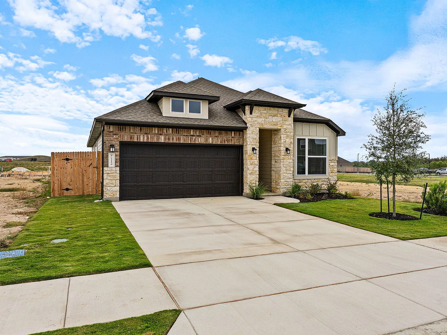 4 bed, 2.0 bath, 1803 sqft, $2,250 — Photo 2