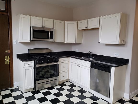 5th image of 1242 W Winnemac Ave APT 2R
