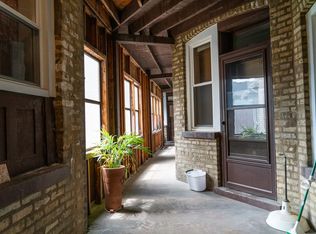 3858 N Leavitt St #1, Chicago, IL 60618