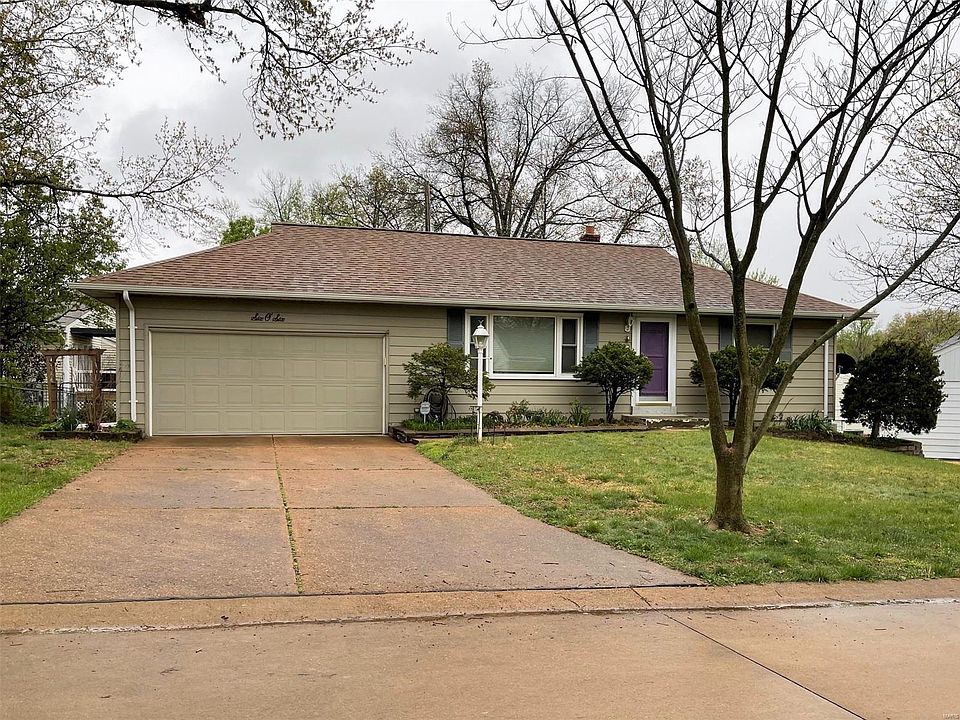 2nd image of 606 Mistletoe Ln