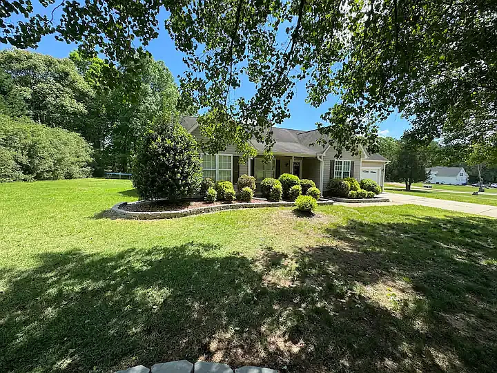 102 Tesi Ct — Photo 1