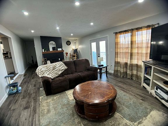 5th image of 246 Ralph St