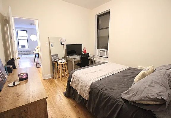 4th image of 1391 2nd Ave APT 3B