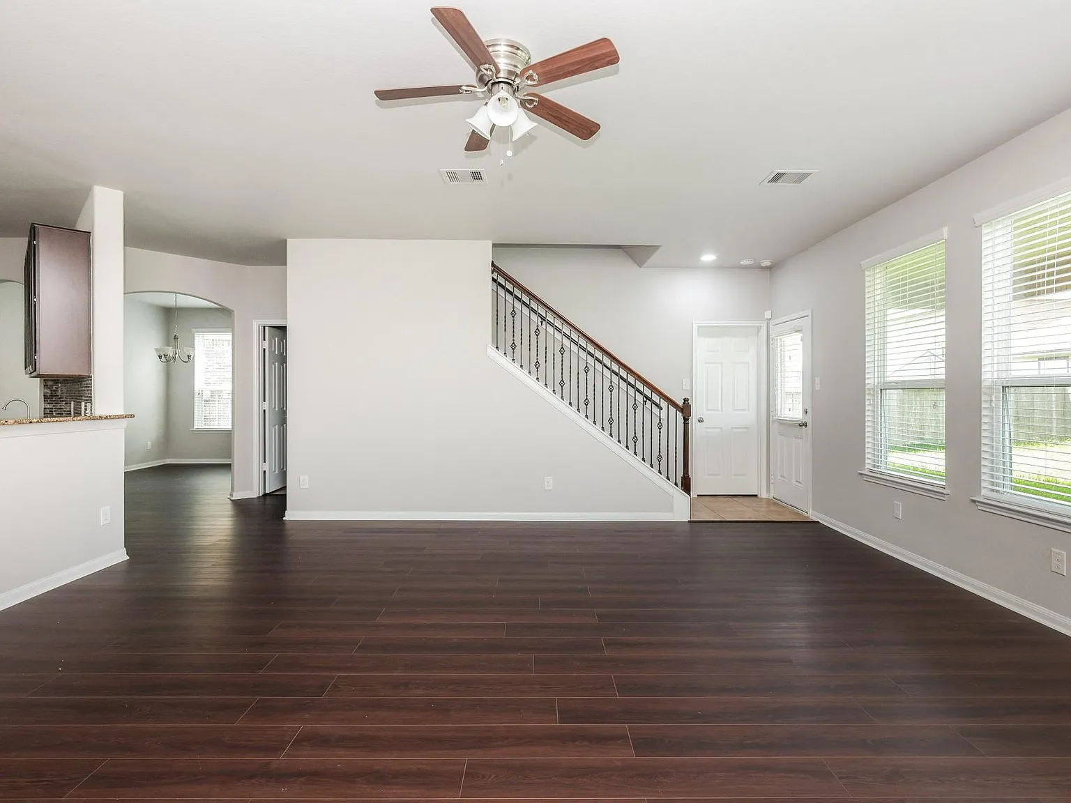 4 bed, 3.0 bath, 2512 sqft, $2,500 — Photo 4