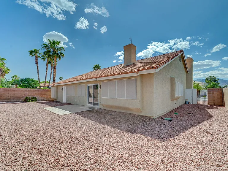 3120 Siena Cir — Photo 47