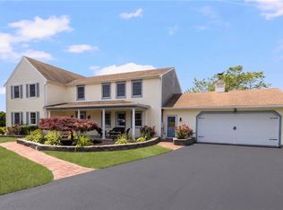 27 Oceanview Dr, Middletown, RI 02842