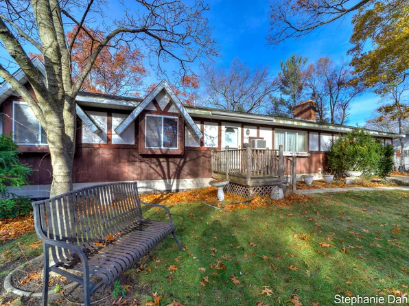 2118 Moulton Ave, Muskegon, MI 49445