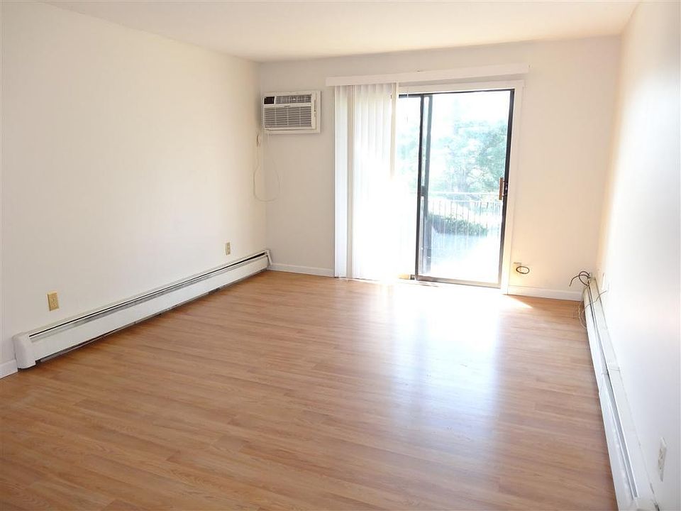 2nd image of 134 Mammoth Rd #510