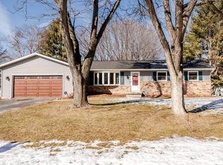 504 Woodvale Dr, Deforest, WI 53532