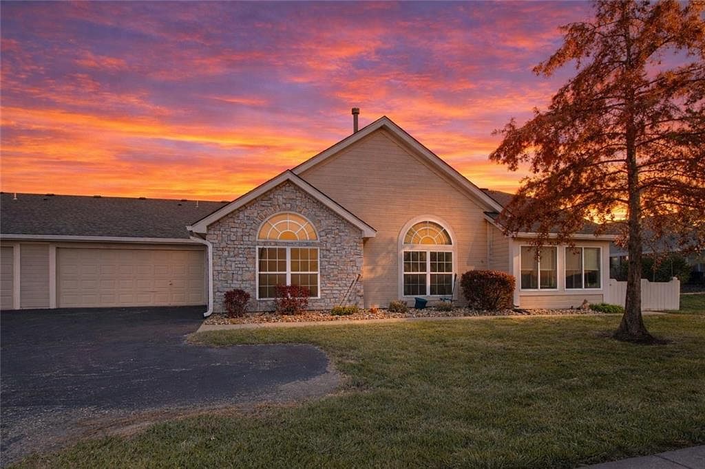 6115 NE Kensington Dr, Lees Summit, MO 64064 | Zillow