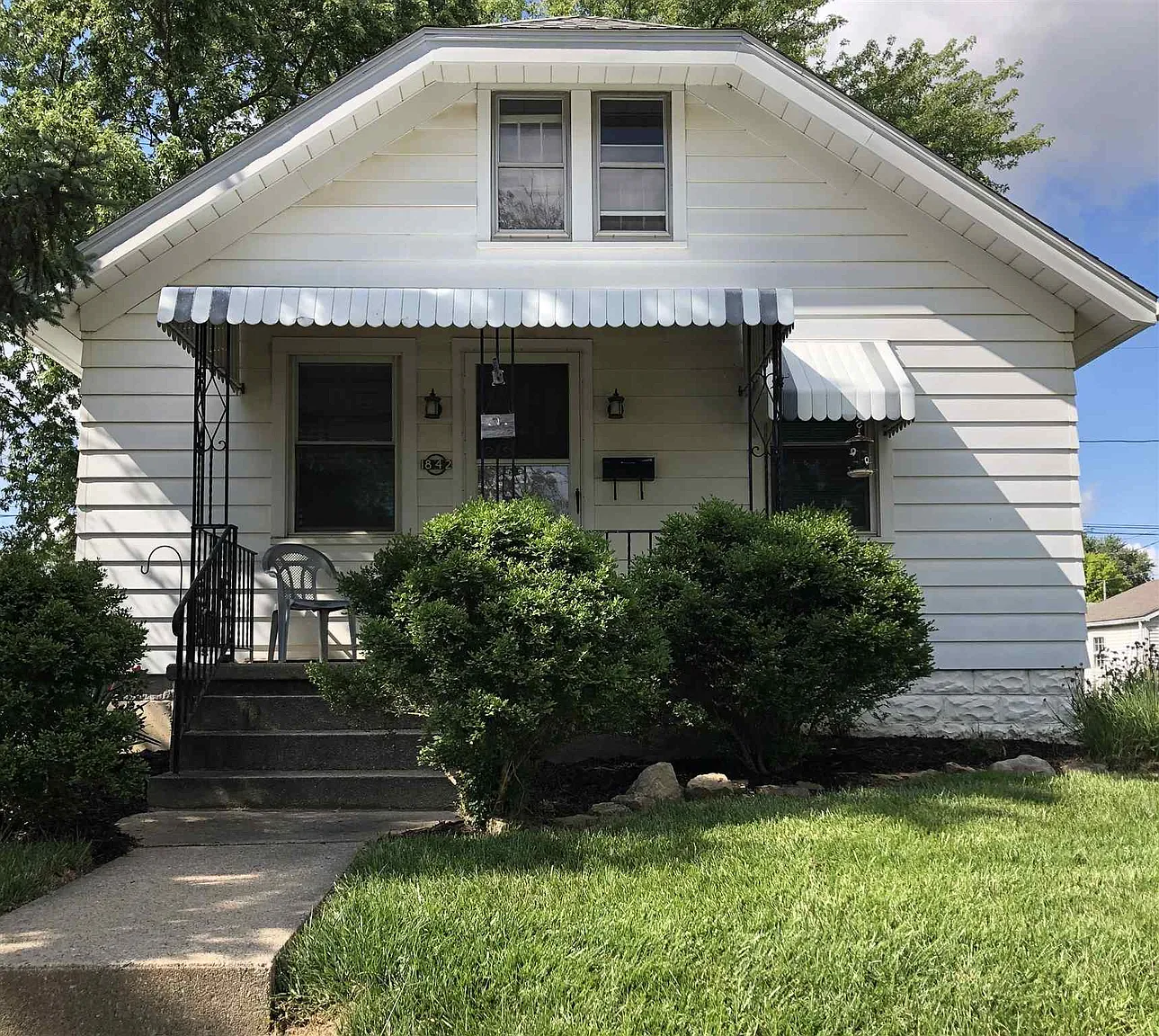 1842 Clover Ln photo 1
