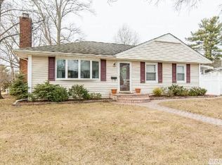 74 Timothy Ln, East Norwich, NY 11732