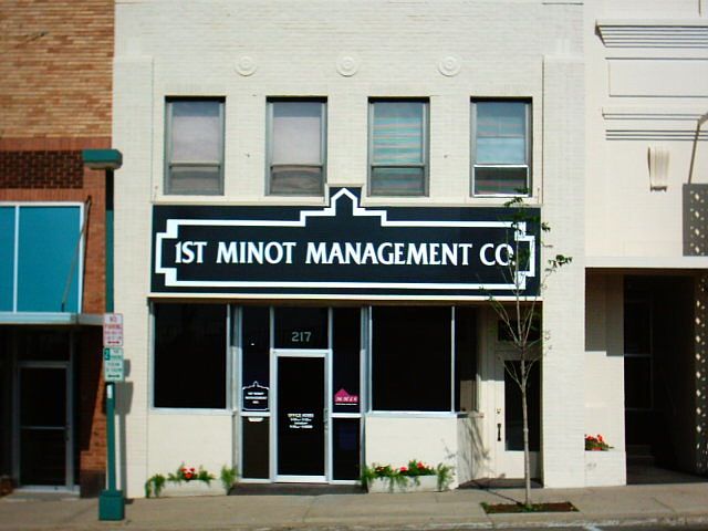 2nd image of 217 Main St S