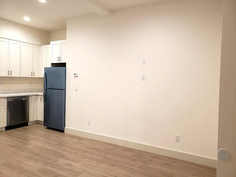2739 Geary Blvd — Photo 2