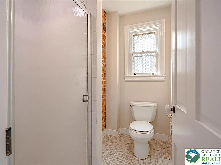 239 E Church St — Photo 26
