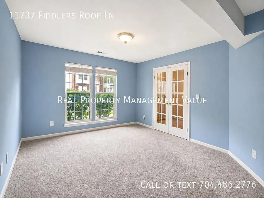 Spacious 2-Bedroom Ballantyne Townhome with Office, Private Balcony, Garage, and Prime Blakeney L... — Photo 4