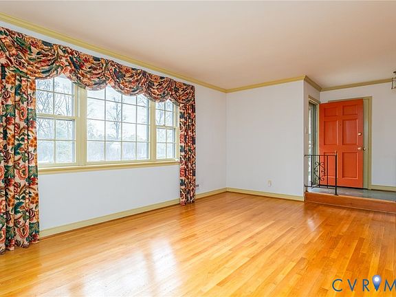 3rd image of 1024 Elaine Ave