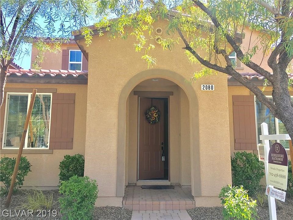 A very inviting front entrance provides your guests shelter as they wait for you at your door.