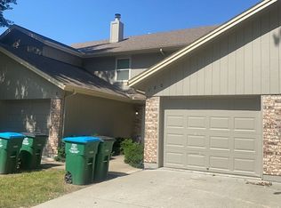 118 NE Greystone Dr, Lees Summit, MO 64086