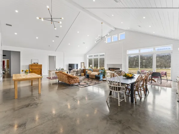 105 McKinney Rd, Gordonsville, TN 38563