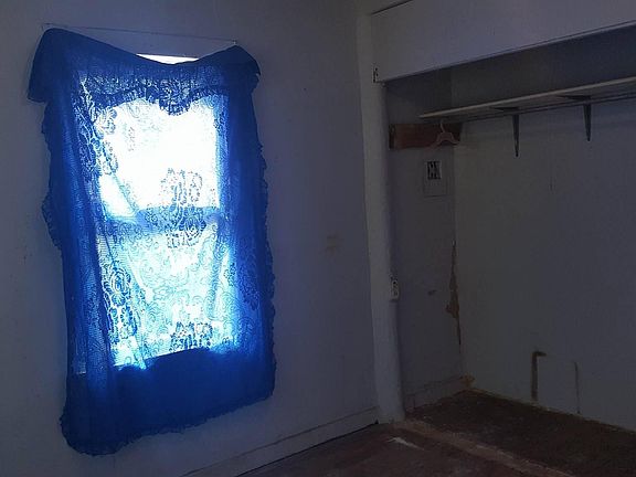 4th image of 421 E Van Buren St