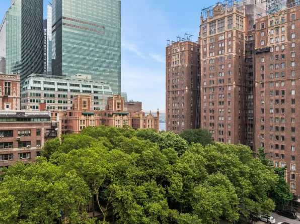 320 East 42nd Street image 10 of 10