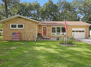 31 Briarwood Dr, Hillsboro, IL 62049