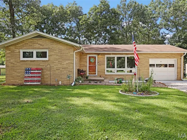 31 Briarwood Dr, Hillsboro, IL 62049