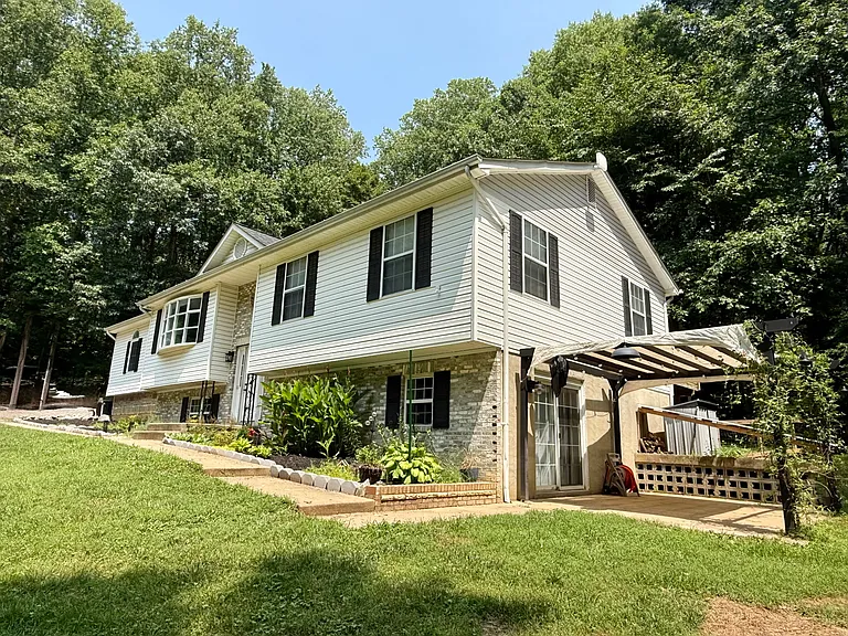 3745 Hunting Creek Rd — Photo 2