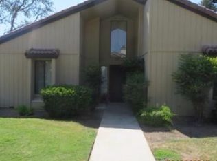 1912 Cougar Ln, Clovis, CA 93611