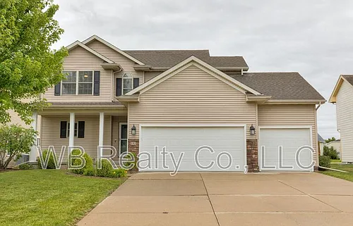 645 SE Carefree Ln Photo 1