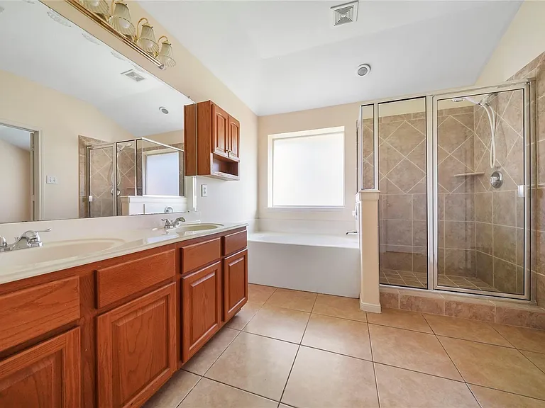 20410 Pomegranate Ln — Photo 14
