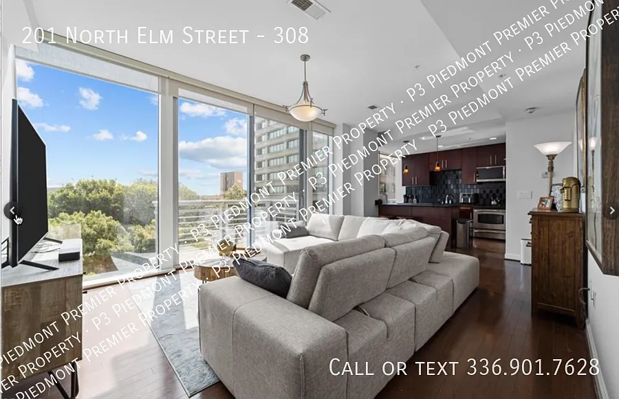 2-Bedroom Apartment in Center City Greensboro — Photo 1